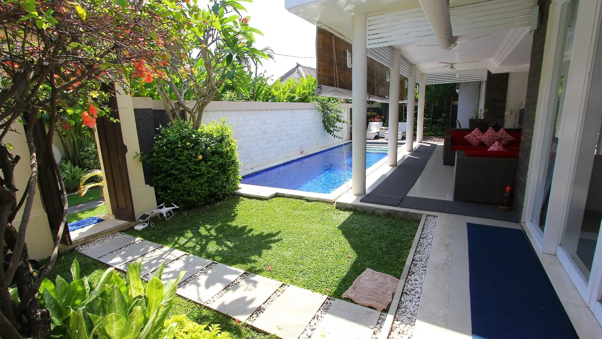 Heliconia Villa Seminyak 0*,